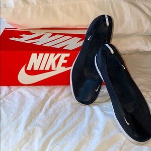 COPY - NIKE flat sneakers size 7.5 DONT MISS OUT!